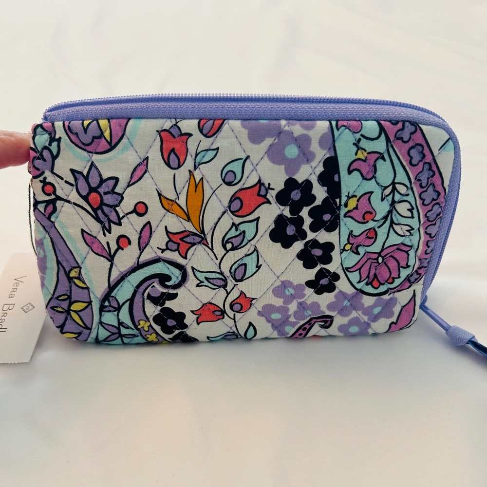 Vera Bradley RFID Slim Wristlet.      New With Tags